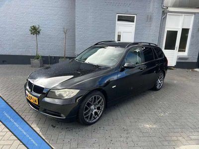 tweedehands BMW 318 3-SERIE Touring i | PANO | NAVI | AUTOMAAT | TREKHAAK |