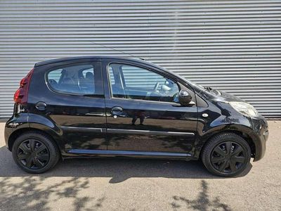 Zwart Gebruikt 2013 Peugeot 107 Active Hatchback | € 4.950 (Eerlijke prijs)
