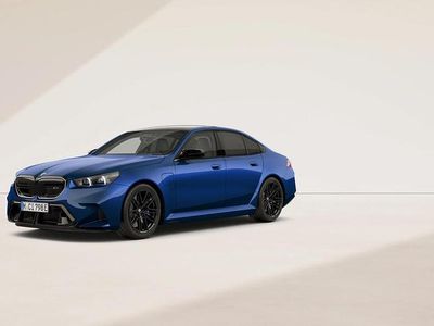 Blauw (metallic) Occasion 2024 BMW M5 Comfort Edition Stationwagen | € 138.950 (Eerlijke prijs)