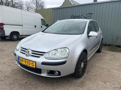 tweedehands VW Golf V 1.6 FSI Trendline met motor problemen