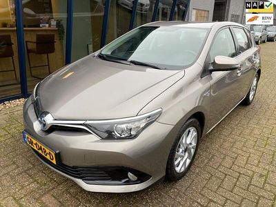 Bruin Occasion 2015 Toyota Auris Hatchback | € 11.945 (Eerlijke prijs)
