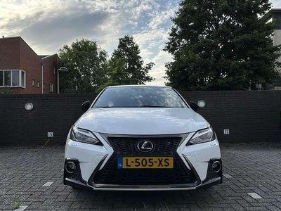 Lexus CT200h
