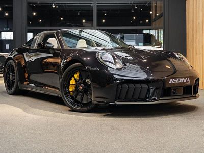 Zwart (metallic) Nieuw 2025 Porsche 992 Cabriolet | € 334.992