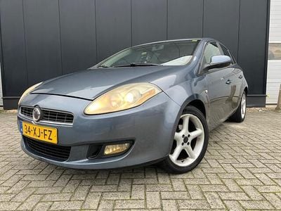 Blauw (metallic) Gebruikt 2007 Fiat Bravo Dynamic Hatchback | € 999 (Eerlijke prijs)