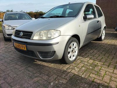 Grijs Gebruikt 2005 Fiat Punto Dynamic Hatchback | € 1.750 (Eerlijke prijs)