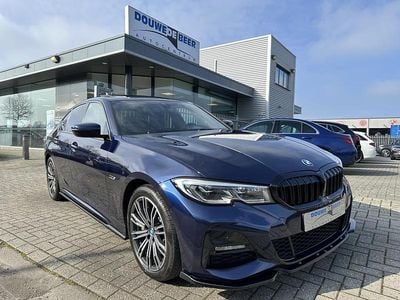 Blauw (metallic) Occasion 2022 BMW 330e M Sport Sedan | € 33.750 (Eerlijke prijs)