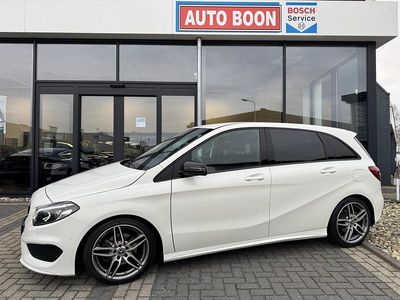 Wit Gebruikt 2016 Mercedes B180 AMG MPV | € 17.950 (Eerlijke prijs)