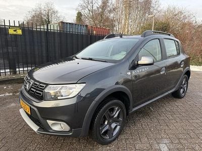 Grijs Occasion 2017 Dacia Sandero Stepway Hatchback | € 8.450 (Eerlijke prijs)