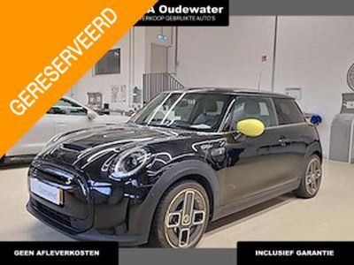Zwart Occasion 2023 Mini Cooper S Classic Hatchback | € 21.400 (Super prijs)