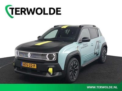 Blauw Gebruikt 2025 Renault 4 E-Tech Iconic SUV | € 34.945 (Eerlijke prijs)