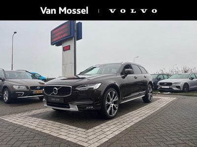 Bruin Occasion 2017 Volvo V90 CC Pro Stationwagen | € 35.940 (Duur)