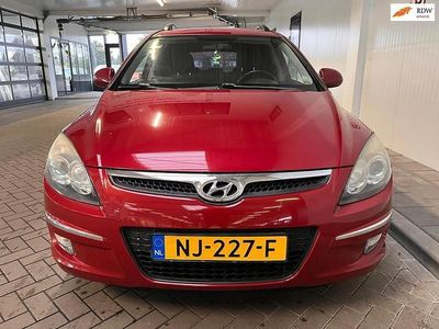 Rood Occasion 2010 Hyundai i30 Dynamiq Hatchback | € 1.250 (Eerlijke prijs)