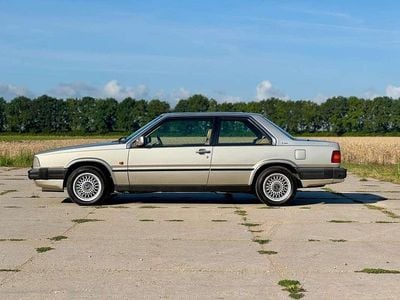 Beige Gebruikt 1990 Volvo 780 Coupé | € 22.500