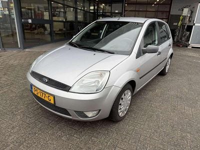 Grijs (metallic) Gebruikt 2003 Ford Fiesta Ambiente Hatchback | € 790 (Super prijs)