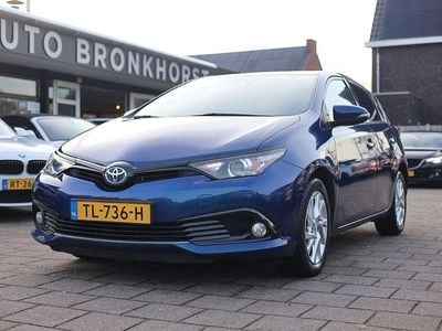 Blauw (metallic) Occasion 2018 Toyota Auris Hybrid Plus Hatchback | € 14.450 (Goede deal)