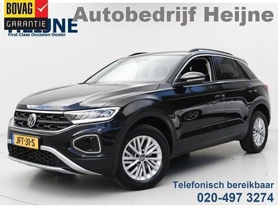 Zwart Occasion 2024 VW T-Roc Life SUV | € 25.945 (Goede deal)