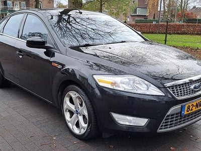 Zwart (metallic) Occasion 2010 Ford Mondeo Ghia Hatchback | € 4.950 (Super prijs)