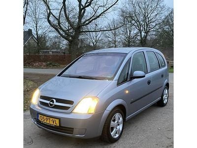 Grijs (metallic) Gebruikt 2004 Opel Meriva MPV | € 950 (Eerlijke prijs)
