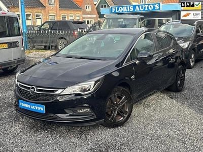 Zwart Gebruikt 2019 Opel Astra Edition Hatchback | € 12.495 (Eerlijke prijs)