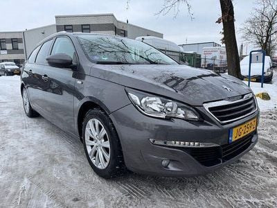 Grijs (metallic) Gebruikt 2016 Peugeot 308 SW Style Stationwagen | € 5.950 (Goede deal)