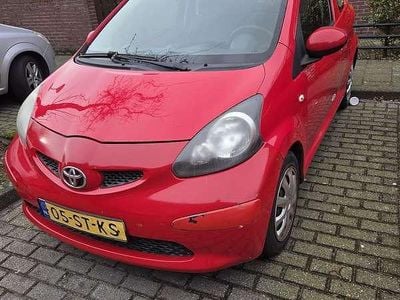 Occasion Toyota Aygo 68 PK (50 kW) 2006 Rood Hatchback