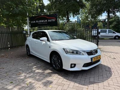 Lexus CT200h