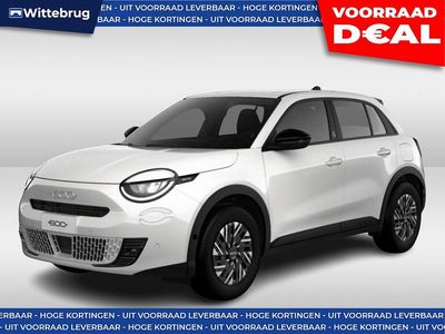 Wit Nieuw 2025 Fiat 600E Red SUV | € 26.888