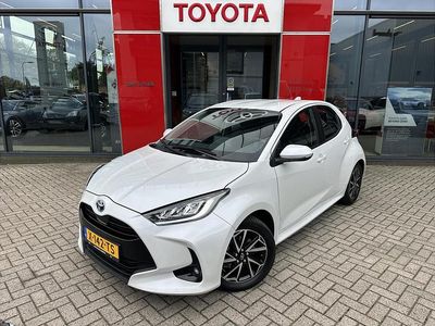 Wit Occasion 2024 Toyota Yaris Hybrid Hatchback | € 22.940 (Eerlijke prijs)