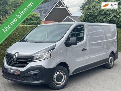 Zilver Occasion 2015 Renault Trafic Komfort MPV | € 7.995