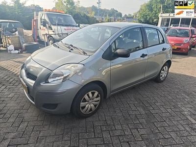 Grijs Gebruikt 2009 Toyota Yaris Hatchback | € 3.000 (Eerlijke prijs)