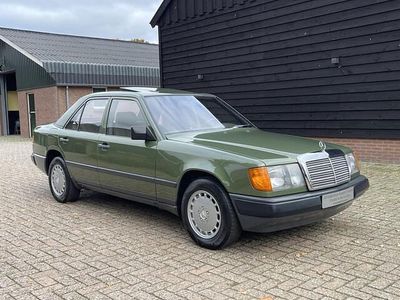Groen Occasion 1986 Mercedes 200 Sedan | € 19.900