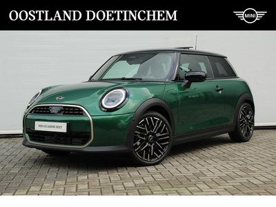 Occasion Mini Cooper Favoured 156 PK (114 kW) 2025 Groen Hatchback
