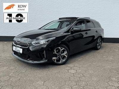 Zwart (metallic) Gebruikt 2021 Kia Ceed Sportswagon Stationwagen | € 22.695 (Eerlijke prijs)