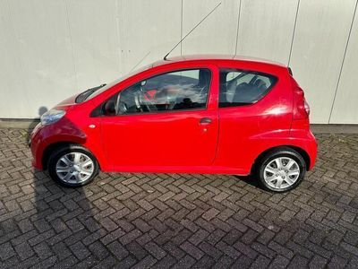 Rood Gebruikt 2007 Peugeot 107 Hatchback | € 1.300 (Eerlijke prijs)