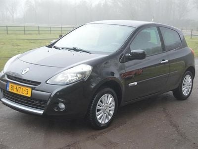 Zwart (metallic) Occasion 2010 Renault Clio II Collection Hatchback | € 2.750 (Eerlijke prijs)