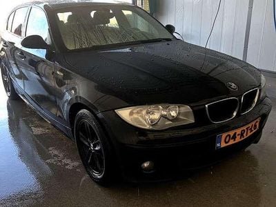 Zwart Gebruikt 2005 BMW 118 Hatchback | € 2.400 (Eerlijke prijs)