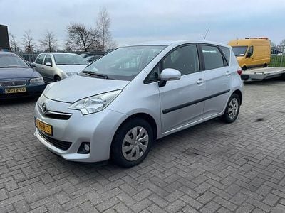 Grijs Occasion 2011 Toyota Verso-S MPV | € 1.999 (Goede deal)