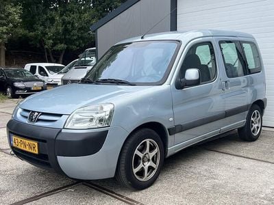 Grijs Gebruikt 2004 Peugeot Partner MPV | € 1.750 (Goede deal)