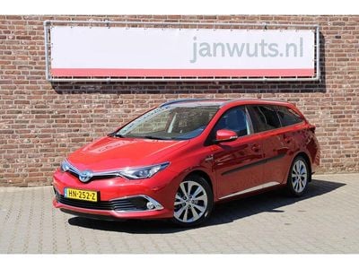 Rood Gebruikt 2017 Toyota Auris Executive Stationwagen | € 18.950 (Eerlijke prijs)