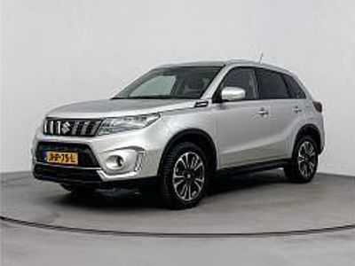 Grijs metallic Occasion 2024 Suzuki Vitara Style SUV | € 26.400 (Eerlijke prijs)