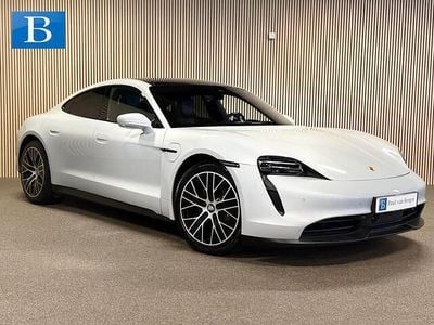 Grijs Occasion 2021 Porsche Taycan Performance Package Sedan | € 53.400 (Eerlijke prijs)