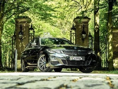 Zwart Occasion 2022 BMW 320 Shadowline Stationwagen | € 46.950