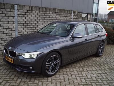 Grijs Gebruikt 2017 BMW 320 Executive Stationwagen | € 17.450 (Goede deal)