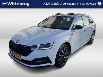 Wit (metallic) Gebruikt 2022 Skoda Octavia SportLine Stationwagen | € 22.950 (Eerlijke prijs)