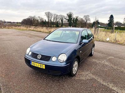 Blauw Gebruikt 2003 VW Polo Highline Hatchback | € 995 (Goede deal)