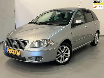 Occasion Fiat Croma Emotion 147 PK (108 kW) 2007 Grijs, metallic lak Hatchback