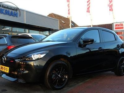 Zwart (metallic) Gebruikt 2024 Mazda 2 Homura-Line Hatchback | € 20.450 (Eerlijke prijs)
