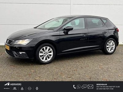 Midnight black Occasion 2020 Seat Leon Style Hatchback | € 16.935 (Super prijs)