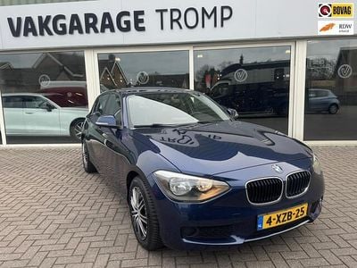 Blauw (metallic) Gebruikt 2014 BMW 114 Urban Line Hatchback | € 7.940 (Eerlijke prijs)