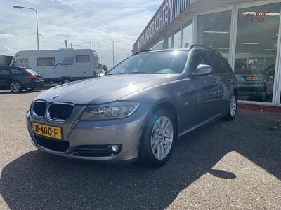 Grijs (metallic) Occasion 2010 BMW 318 Stationwagen | € 5.499 (Eerlijke prijs)